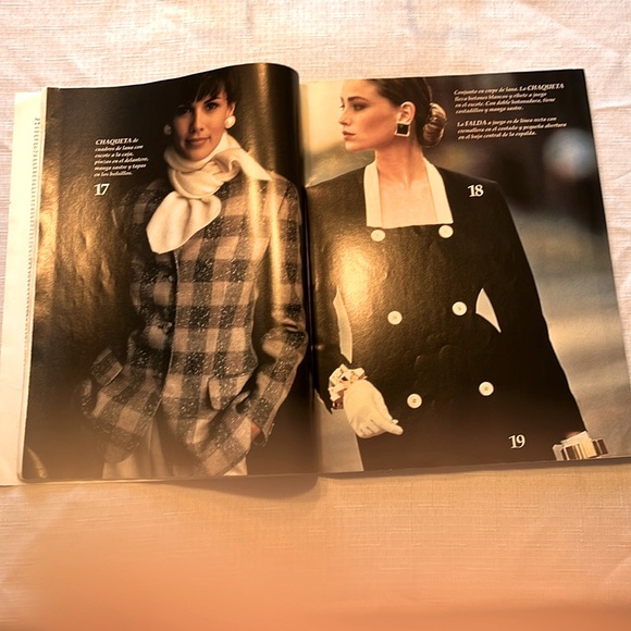VESTIDAL FASHION MAGAZINES SET OF 3 - Picture 4 of 16